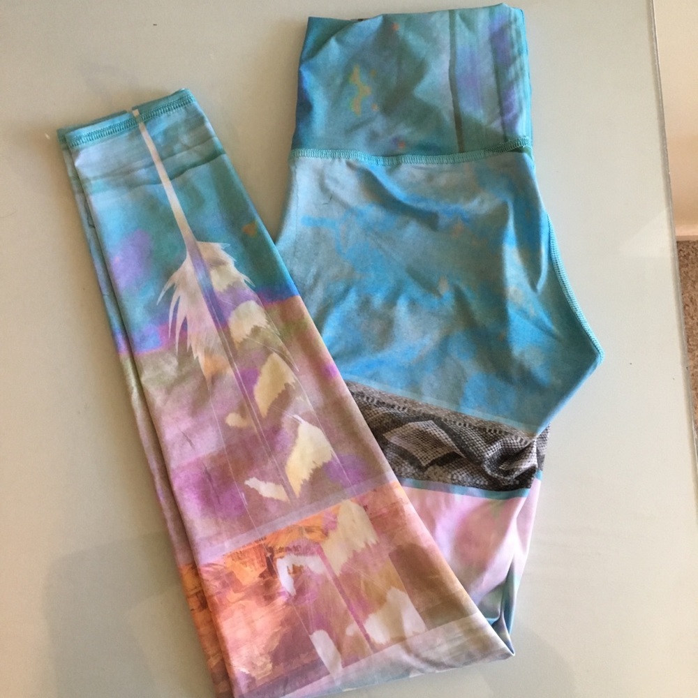 Teeki Feather Yoga Pant - Excellent almost new Condition (only worn twice).
